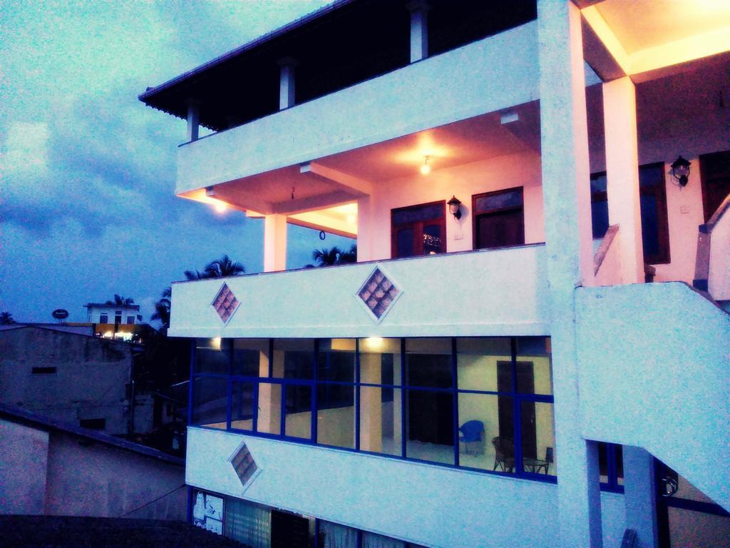 Randhi La Beach View Lounge Hikkaduwa Exterior photo