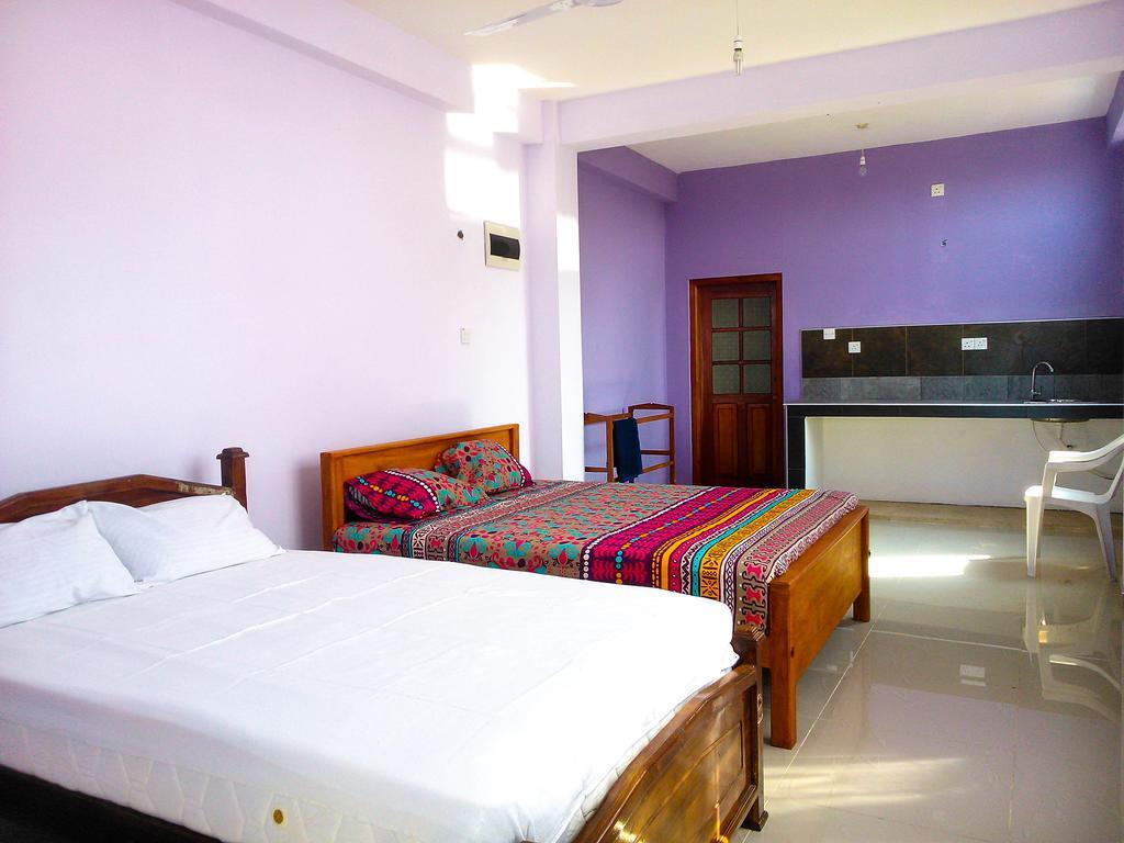 Randhi La Beach View Lounge Hikkaduwa Exterior photo