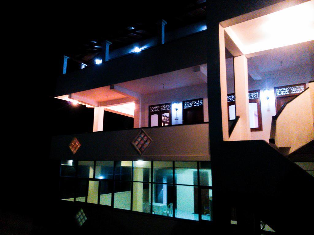 Randhi La Beach View Lounge Hikkaduwa Exterior photo