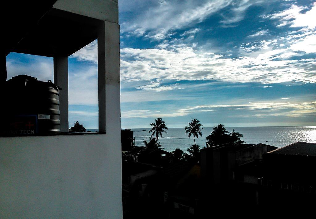 Randhi La Beach View Lounge Hikkaduwa Exterior photo