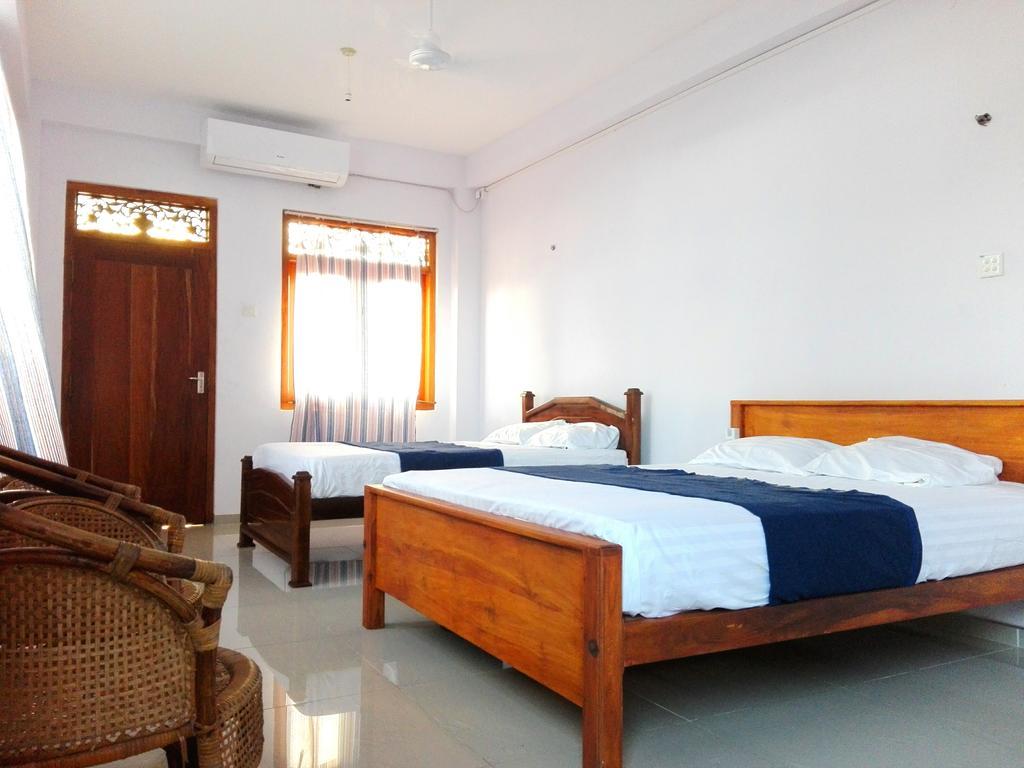 Randhi La Beach View Lounge Hikkaduwa Exterior photo