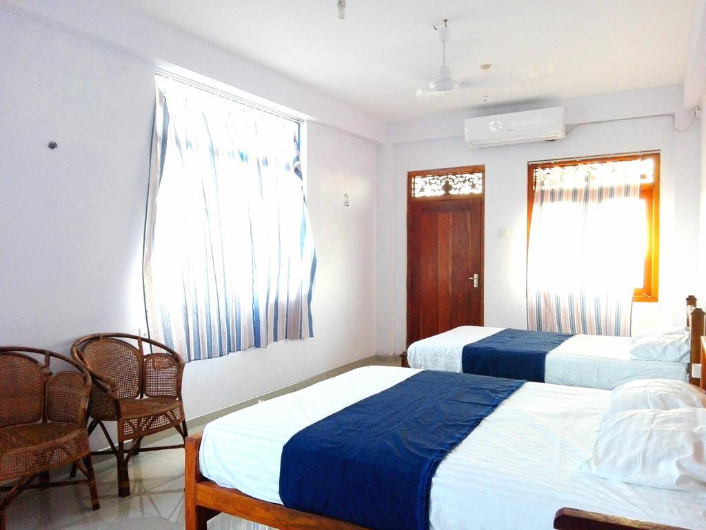 Randhi La Beach View Lounge Hikkaduwa Exterior photo