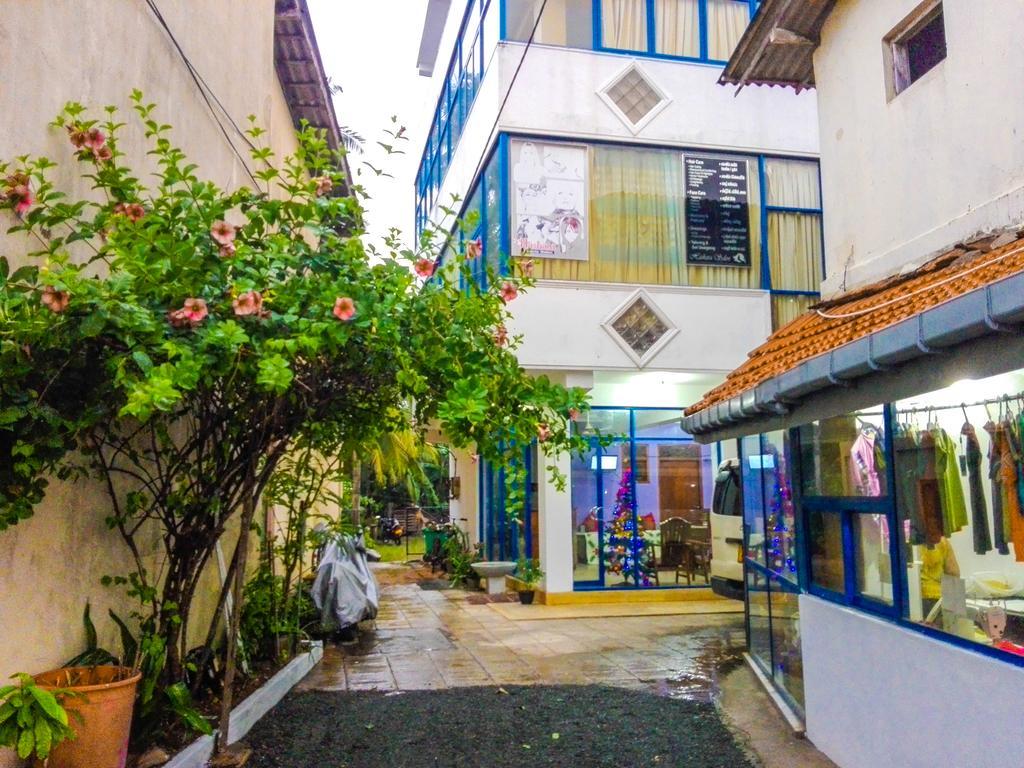 Randhi La Beach View Lounge Hikkaduwa Exterior photo