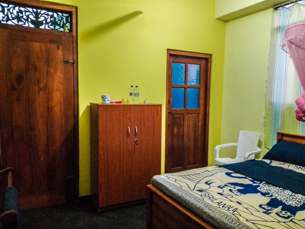 Randhi La Beach View Lounge Hikkaduwa Exterior photo