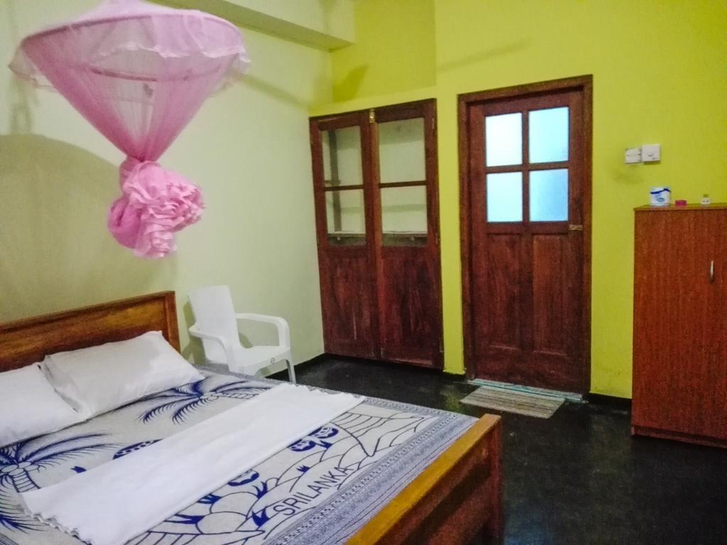 Randhi La Beach View Lounge Hikkaduwa Exterior photo