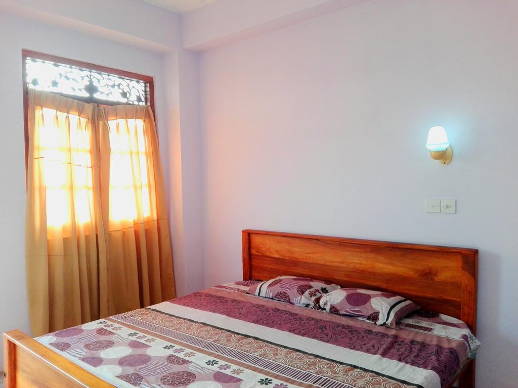Randhi La Beach View Lounge Hikkaduwa Room photo