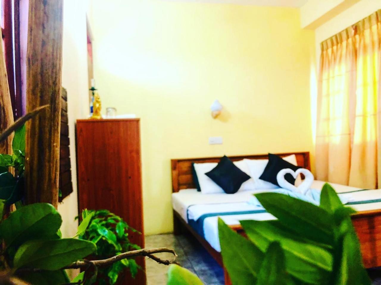 Randhi La Beach View Lounge Hikkaduwa Exterior photo