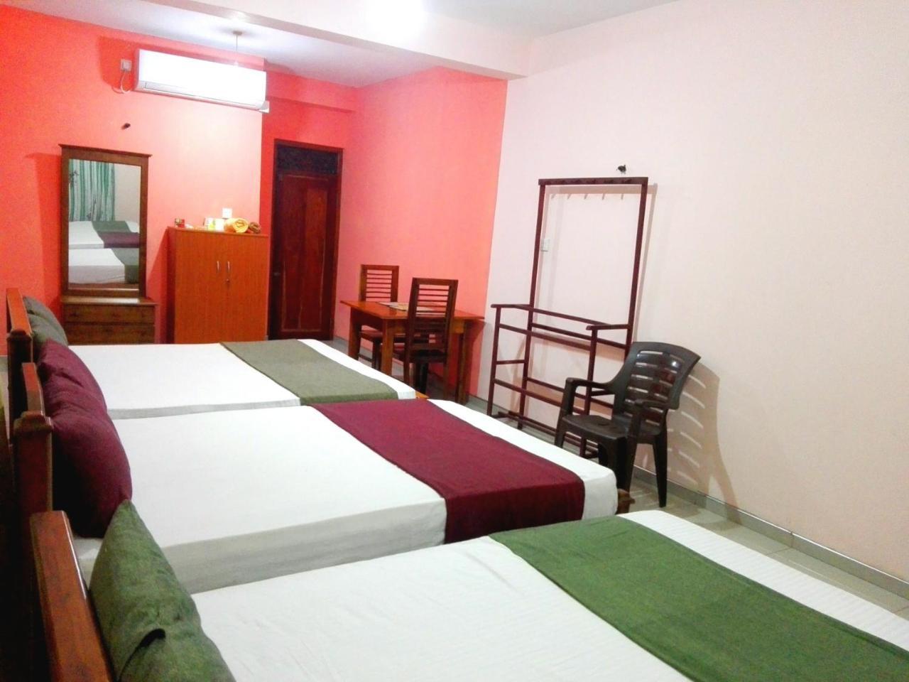 Randhi La Beach View Lounge Hikkaduwa Exterior photo